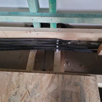 Fafödémben vezetett elektromos hálózat