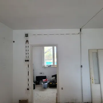 Étkező elektromos hálózat téglafalban